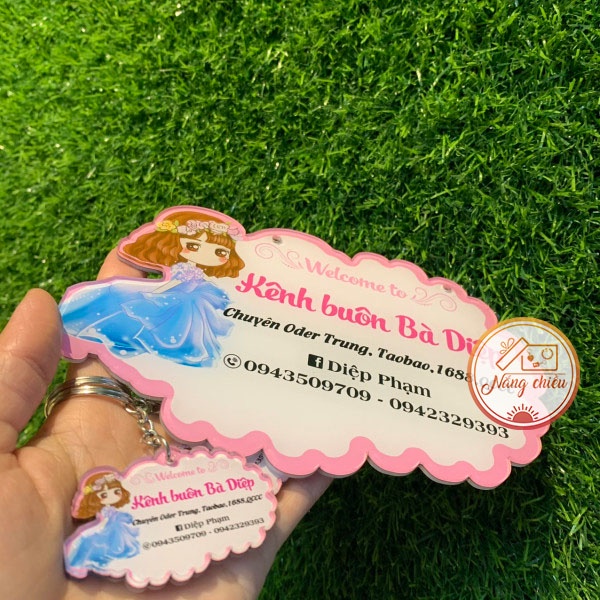 Bảng hiệu mica chụp hình sản phẩm bán hàng online - thiết kế theo yêu cầu - Ghép hình cô gái thời trang