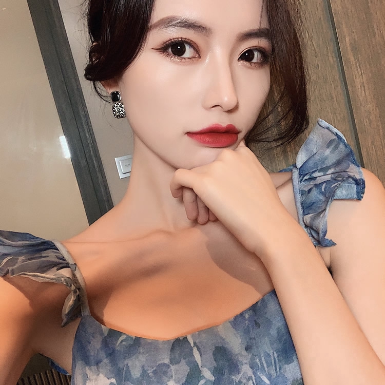 Khuyên Tai Hình Vuông Màu Đen Đính Kim Cương Lấp Lánh Phong Cách Vintage Hàn Quốc Cho Nữ