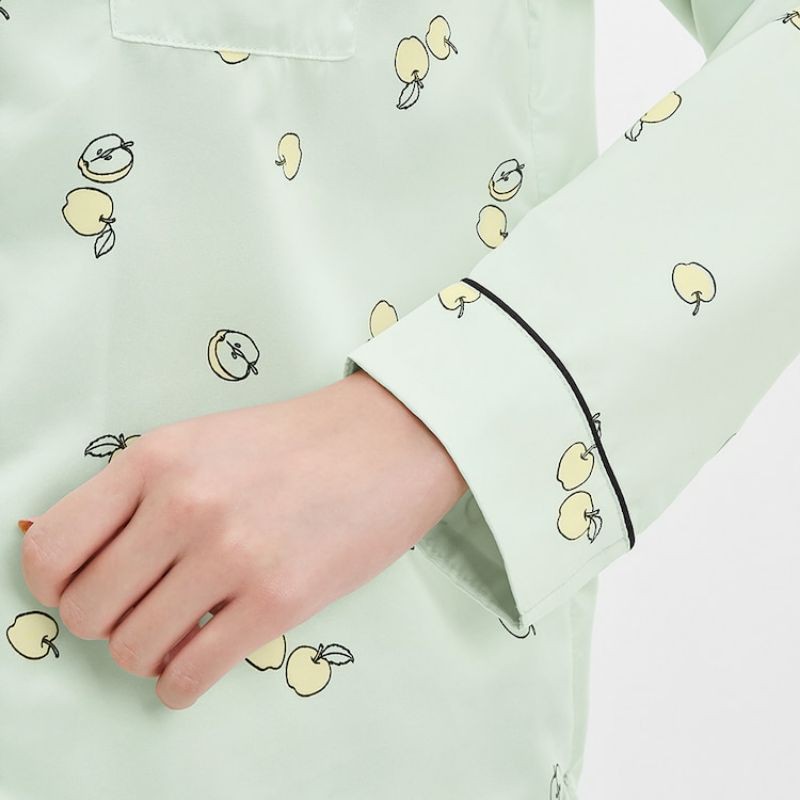 Bộ quần áo dài pyjama nữ in hình táo dễ thương của GU - Nhật Bản