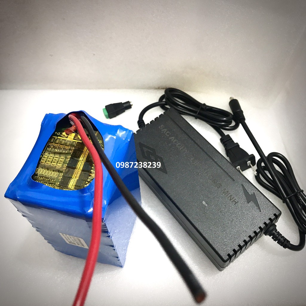 Khối Pin sắt LifePO4 12V 12AH xả 10A kèm bộ sạc 14.6V 4A tự ngắt có quạt tản nhiệt, đèn báo