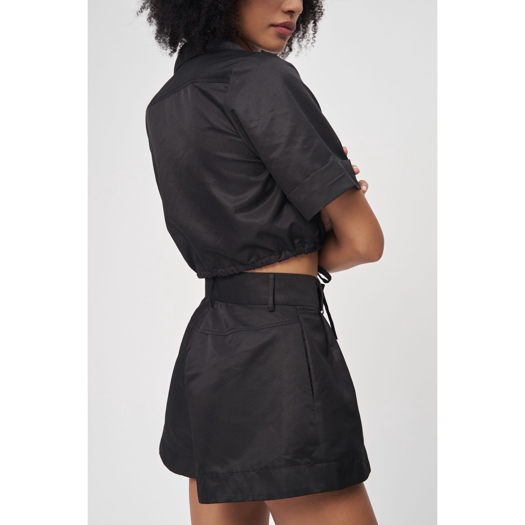 Quần shorts nữ nylon, là min - NYLON PLEATED SHORTS