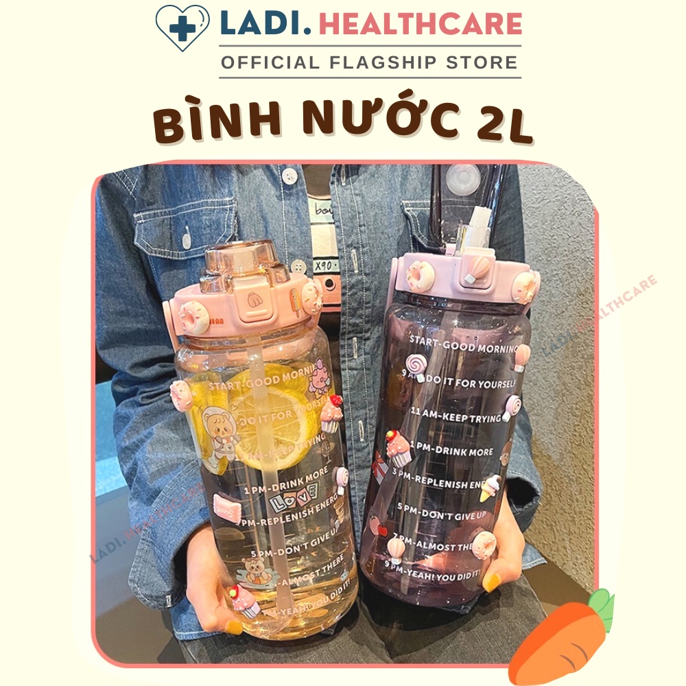 Bình nước 2 lít tặng Sticker dành cho người lười uống nước LADI, bình nước suốt 2L có ống hút, vạch chia nhắc giờ