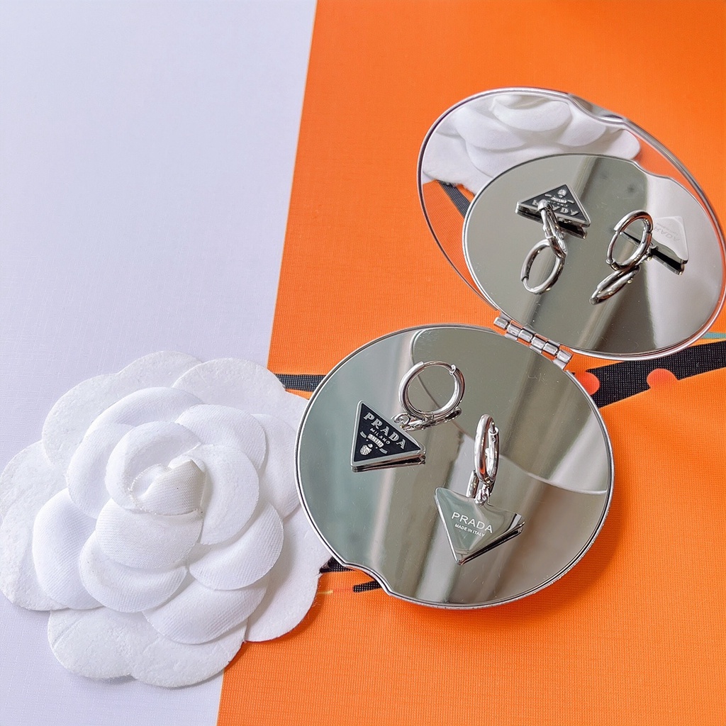 PRADA Bông Tai Chữ P Bằng Thép Titan Thời Trang Cho Nữ