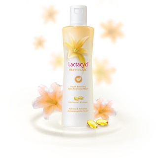 Dung dịch làm hồng và se khít vùng kín Lactacyd Revitalize