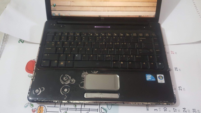 Laptop dv4 đọc báo xem phim nghe nhạc