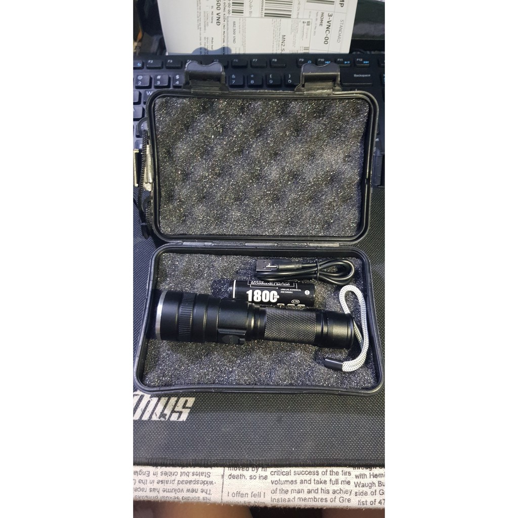 Đèn pin cầm tay P50 pin 18650 có zoom
