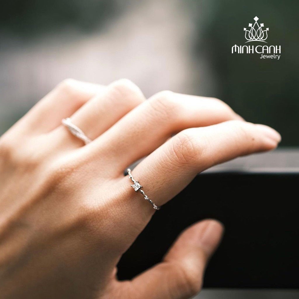 Nhẫn Bạc Xoắn Mảnh Đá Vuông - Minh Canh Jewelry