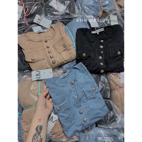 Áo thun len đính khuy vàng túi ngực mẫu mới | BigBuy360 - bigbuy360.vn