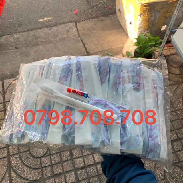 Bàn chải túi hoa trắng kem T/H 100 cây dùng cho khách sạn, nhà nghỉ