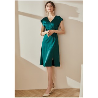 Đầm xòe nhẹ xanh đấp chéo cổ tim