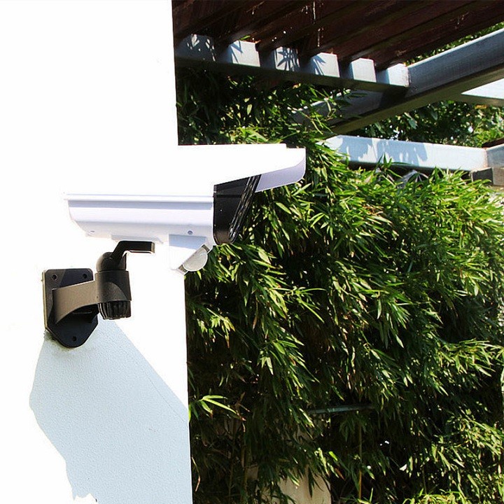 Đèn năng lượng mặt trời giả camera chống trộm