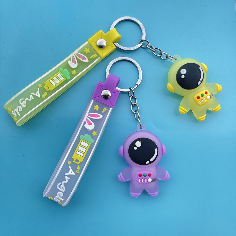 1 móc khóa phi hành gia siêu cute cho cặp đôi