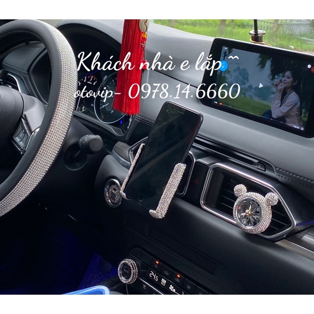 Giá đỡ điện thoại trên taplo oto đính đá lấp lánh siêu sang- xoay 360 tiện lợi