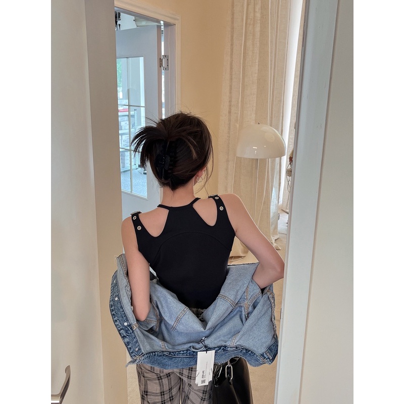 Áo Croptop Cổ Yếm Phối Dây Vai Khóa Cài LSEOUL A2513 Chất Thun Gân Dày Dặn Chống Nhăn Tôn Dáng