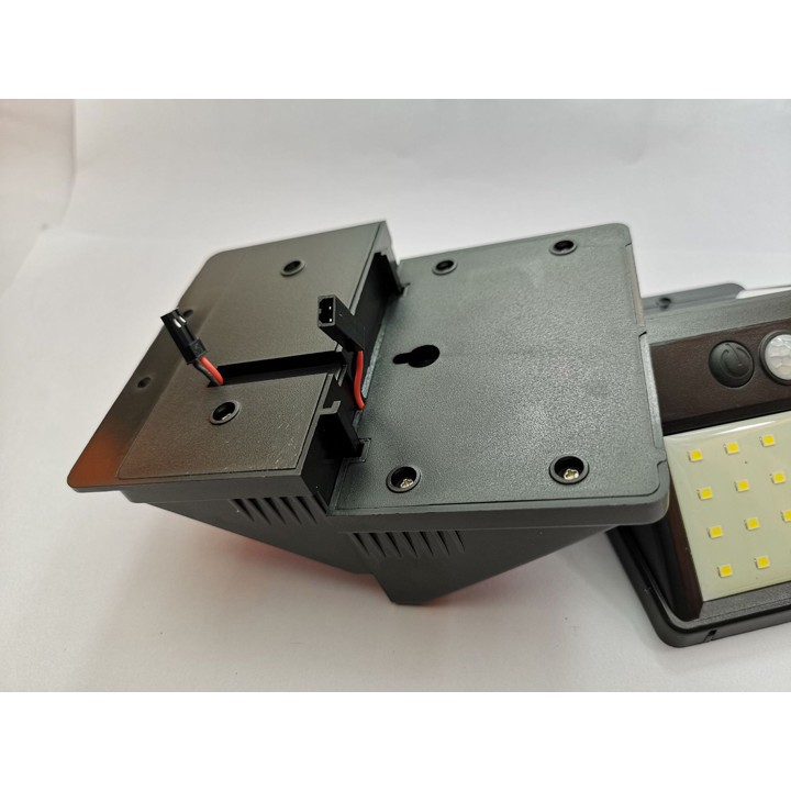 ĐÈN NĂNG LƯỢNG MẶT TRỜI THÔNG MINH 30 LED 3 IN 1 có dây kéo dài 2,5m