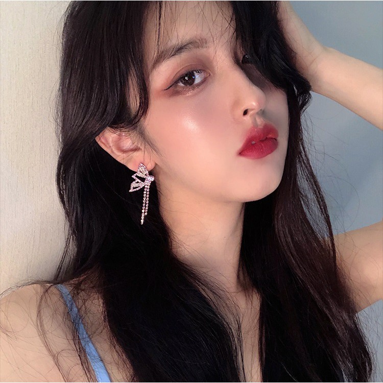 Bông tai hồ điệp đính đá lấp lánh tua rua BT204