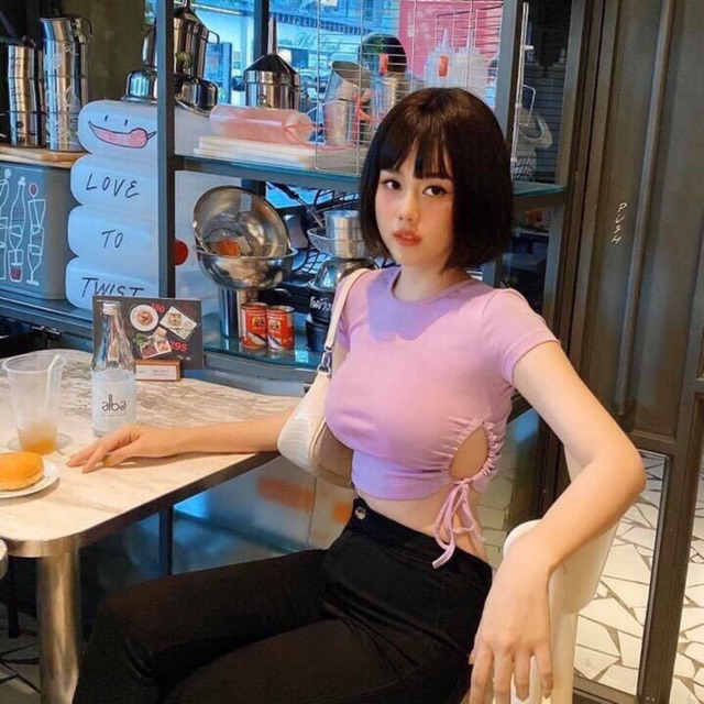 Áo croptop khoéc eo