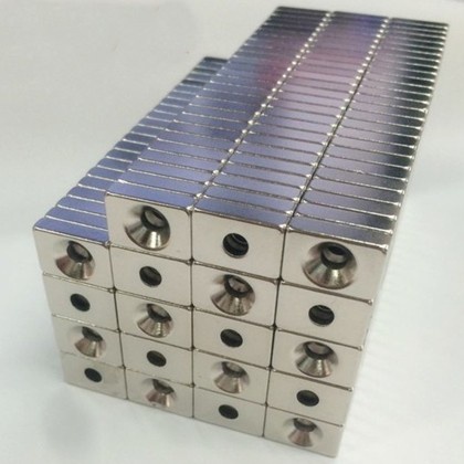 Nam châm đất hiếm có lỗ hình vuông, hình chữ nhật lực hút siêu mạnh