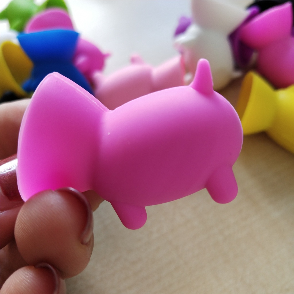 Set 3 Giá Đỡ Điện Thoại Bằng Silicon Hình Chú Heo Đáng Yêu