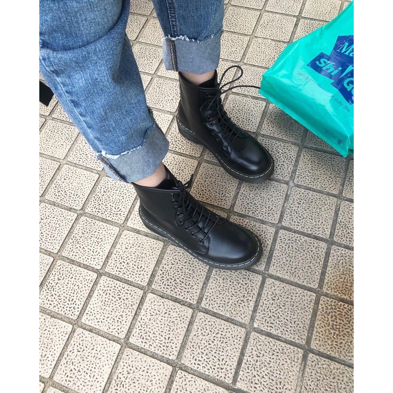 Boots dáng dr martens cao cổ (CÓ SẴN ĐỦ SIZE CLIP TỰ QUAY) giày da mềm êm chất đẹp, màu đen chuẩn form size, dễ phối đồ. | BigBuy360 - bigbuy360.vn