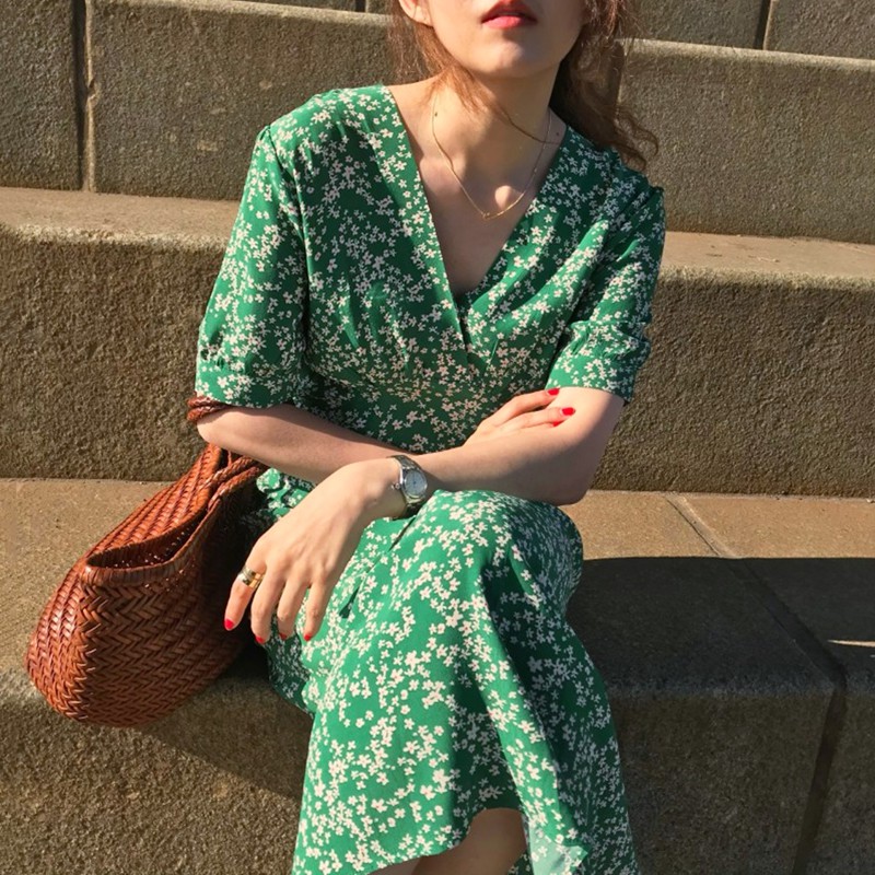 Váy hoa nhí xanh lá vintage nhẹ nhàng cổ V cộc tay dáng dài style Hàn Quốc