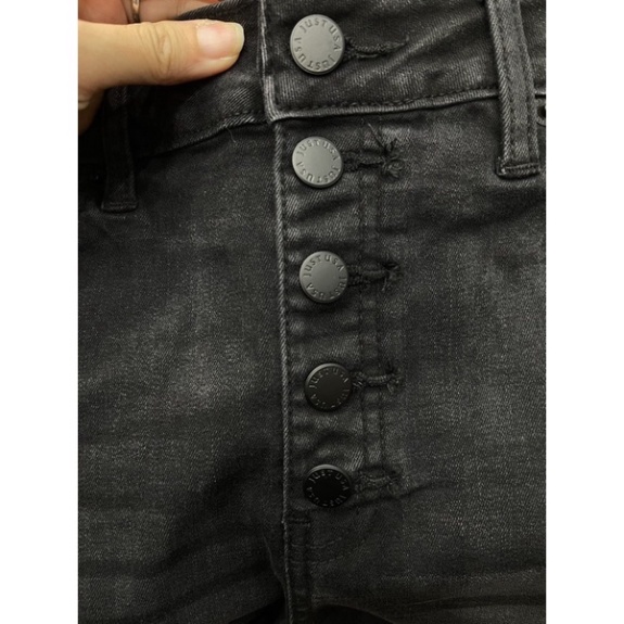 Mã Q14 - Quần Shorts Jeans Thiết Kế 5 Nút Từ Jeans House - Women's Black Short Jeans