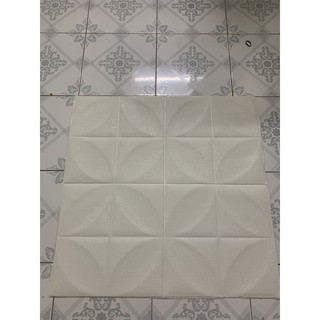 Xốp dán tường giả da hoa văn đồng tiền khổ 70x77cm 5mm