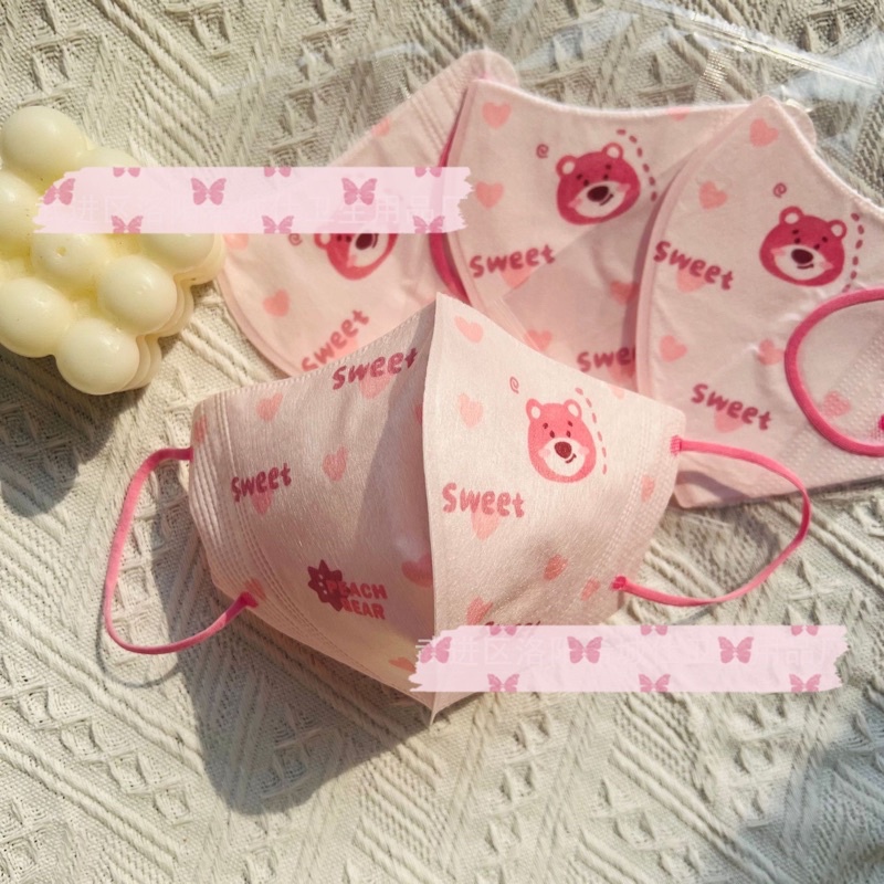 Khẩu trang hồng 3D họa tiết gấu dâu Lotso siêu dễ thương