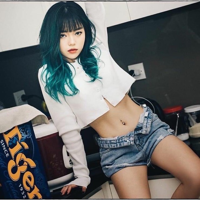 Áo croptop nữ tay dài kiểu ôm bigsize thun body cổ tròn có nút cúc Yan cunstore.2hand