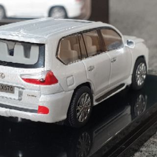 Xe Mô Hình Lexus LX570 1:64 HIKASI ( Đen )