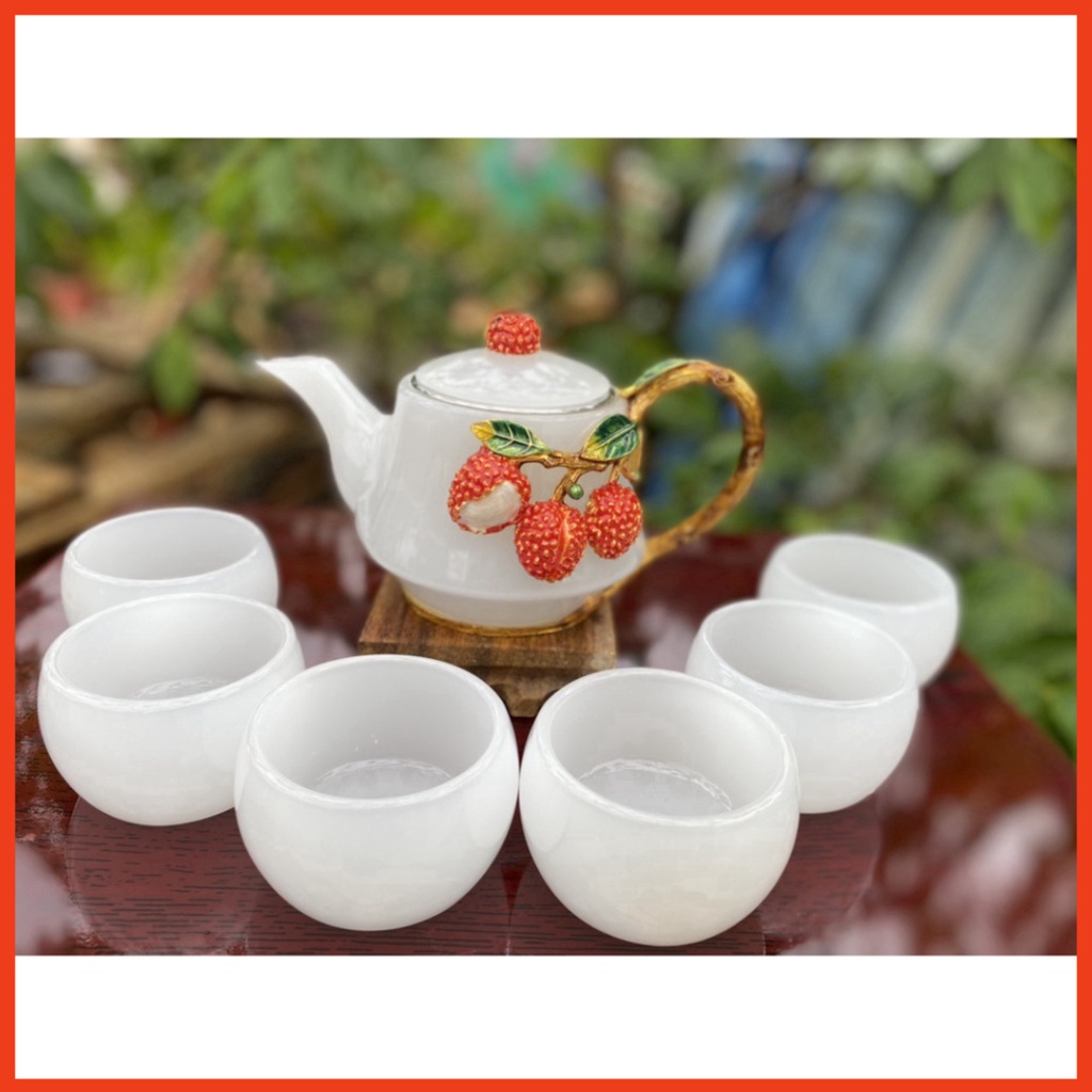 Mẫu bestseller Bộ ấm trà đá mã não trắng nhiều họa tiết khác nhau gồm có 1 ấm lớn và 6ly là biểu tượng của sự sum vày đo