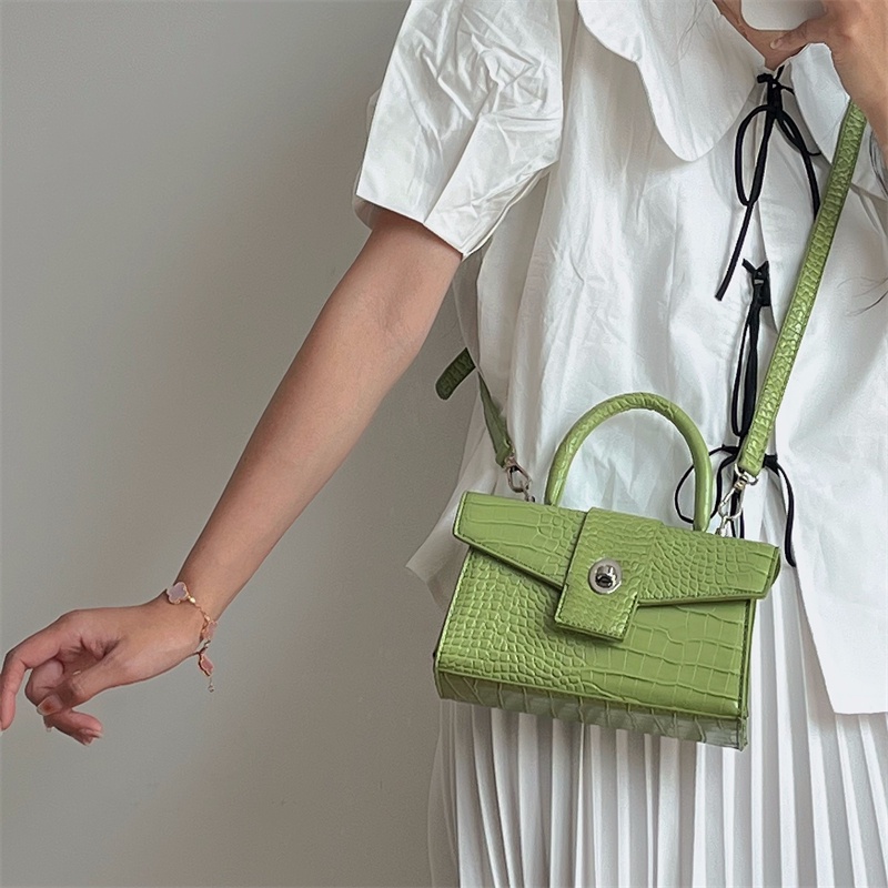 Túi Đeo Chéo Vai Hình Vuông Nhỏ Vân Da Cá Sấu Có Khóa Chất Lượng Cao 2022 Mới Cho Nữ