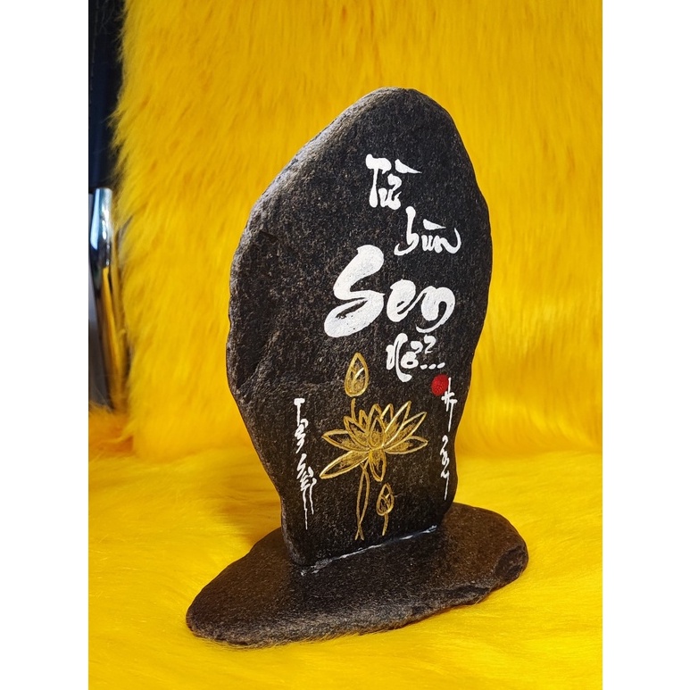 Thư pháp chữ Sen viết trên đá  Kích thươc: 16x11x21cm