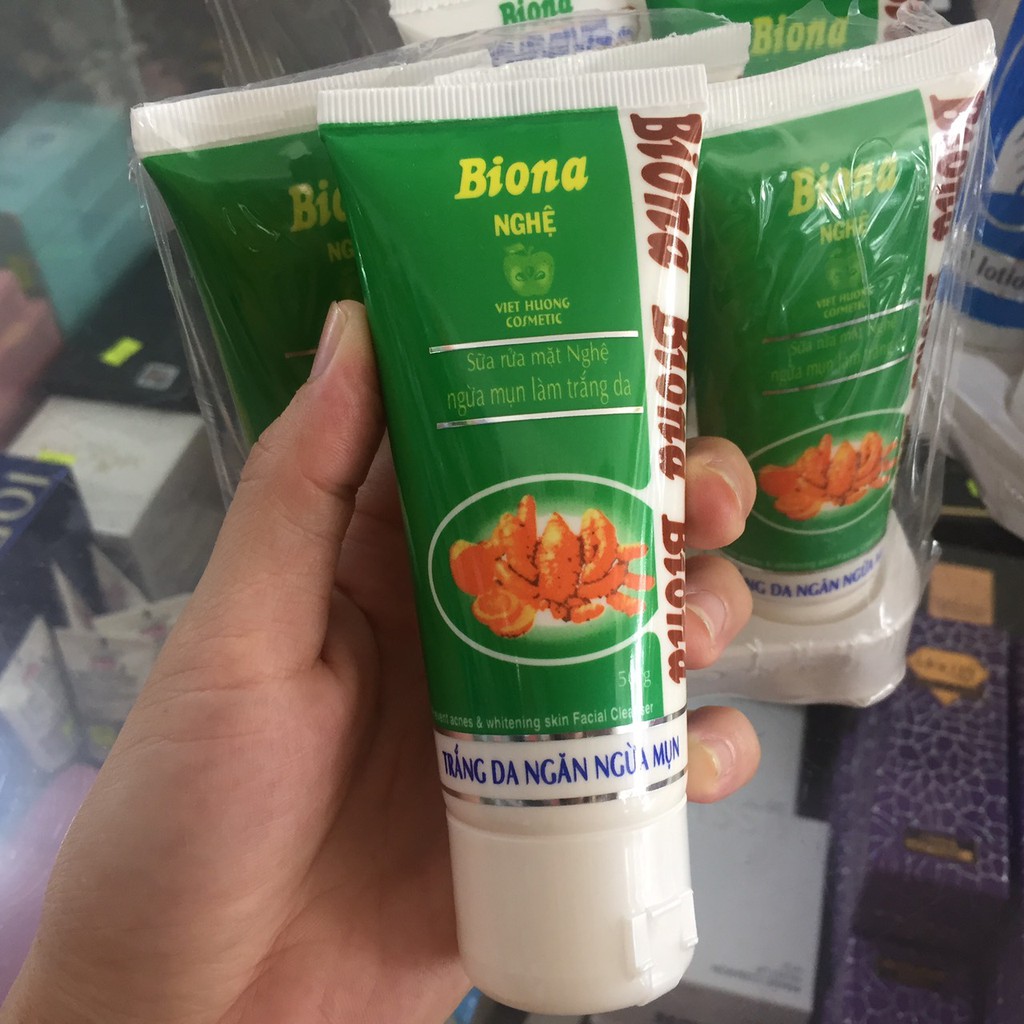 Sữa rửa mặt Biona Nghệ trắng da ngăn ngừa mụn tuýp 50g (TUÝP XANH)