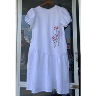 Đầm linen thêu tay