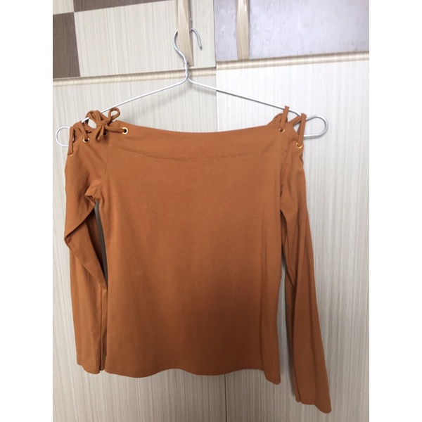 Áo trễ vai đan tay