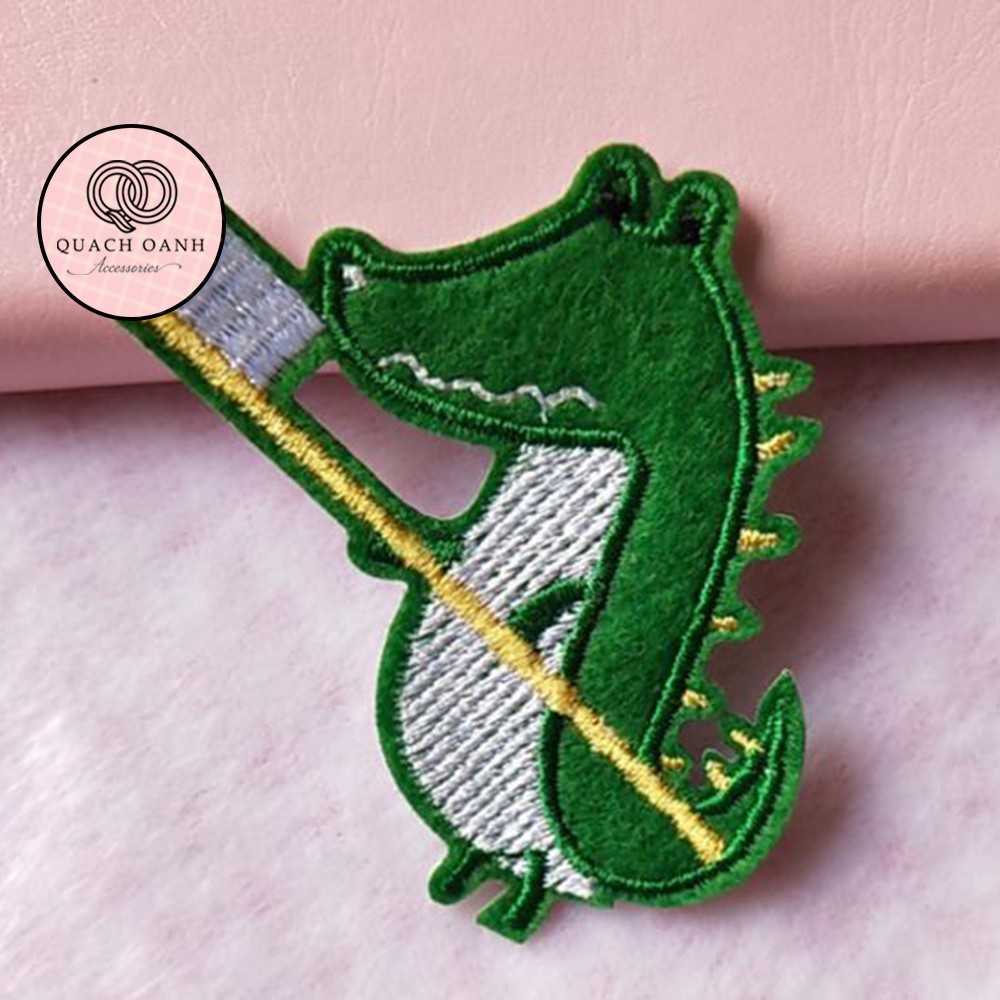 Sticker nhãn dán vải thêu hình khủng long xanh trang trí sổ, vở, mũ bảo hiểm - ST25
