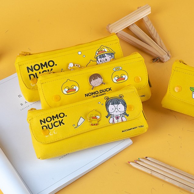 Hộp Bút Vải Nắp Lật Mai Và Các Người Bạn MaiHe Màu Vàng Nổi Bật