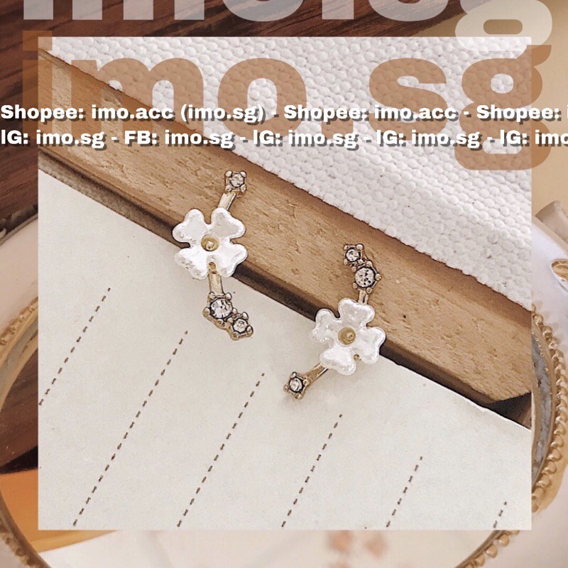 Bông tai hoa trắng siêu mini đá lấp lánh ôm vành tai vàng imo.sg sang xịn chất độc lạ phong cách Hàn quốc