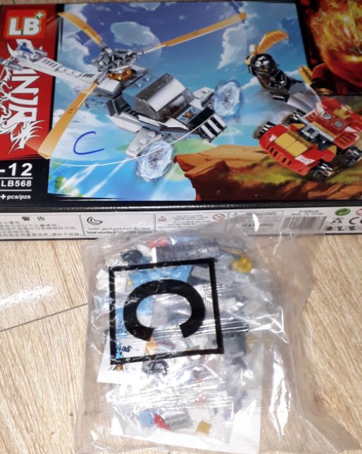 Lắp ráp 1 hộp LegoNinja xe_máy bay 568 có trên 200 chi tiết bằng nhựa ABS