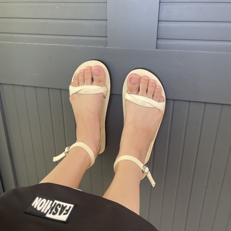 Giày xăng đan dép xăng đan nữ đen và kem