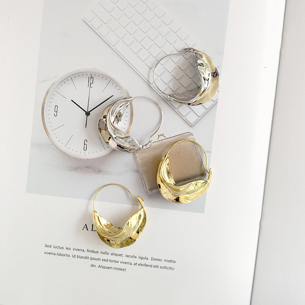 Khuyên Tai Nữ Trang Tạo Hình Độc Đáo