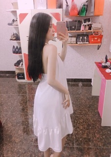 Đầm suôn cổ yếm hở lưng