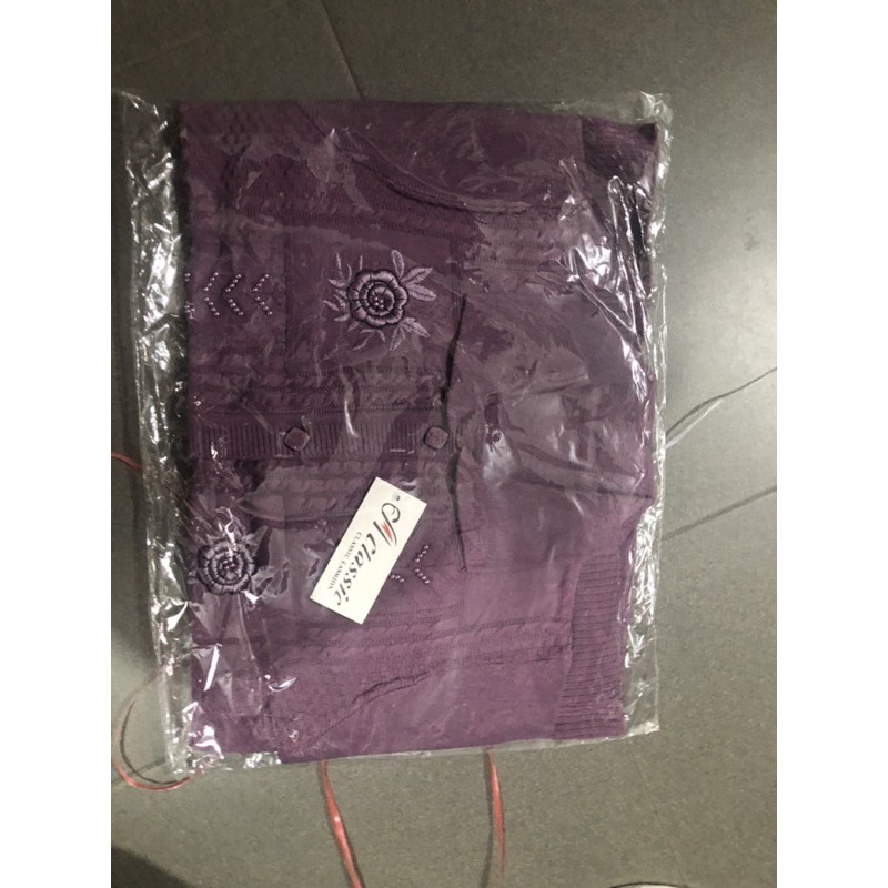 Áo len trung niên thêu hoa | BigBuy360 - bigbuy360.vn