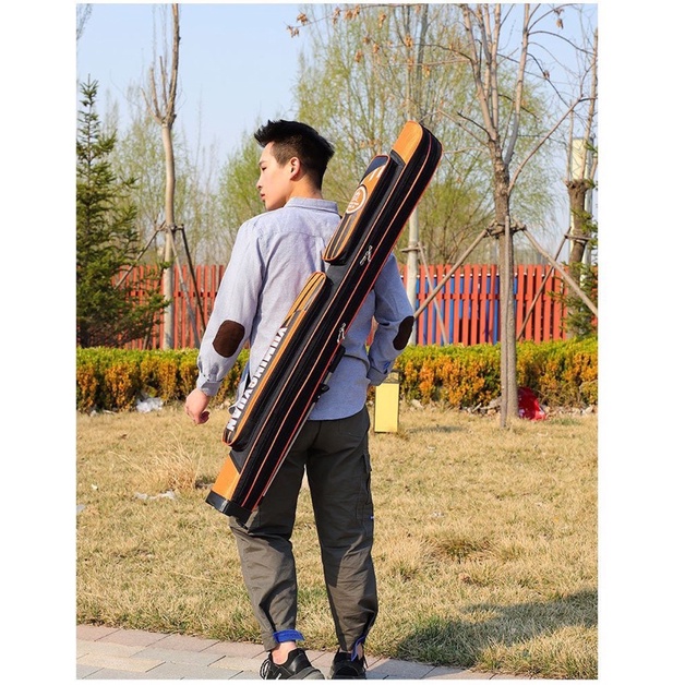 Bao đựng cần Daiwa gồm 2 ngăn chính và 2 ngăn phụ