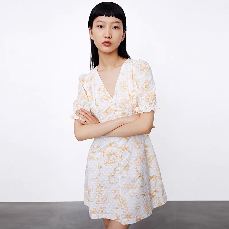 Đầm hoạ tiết vàng Urban Revivo