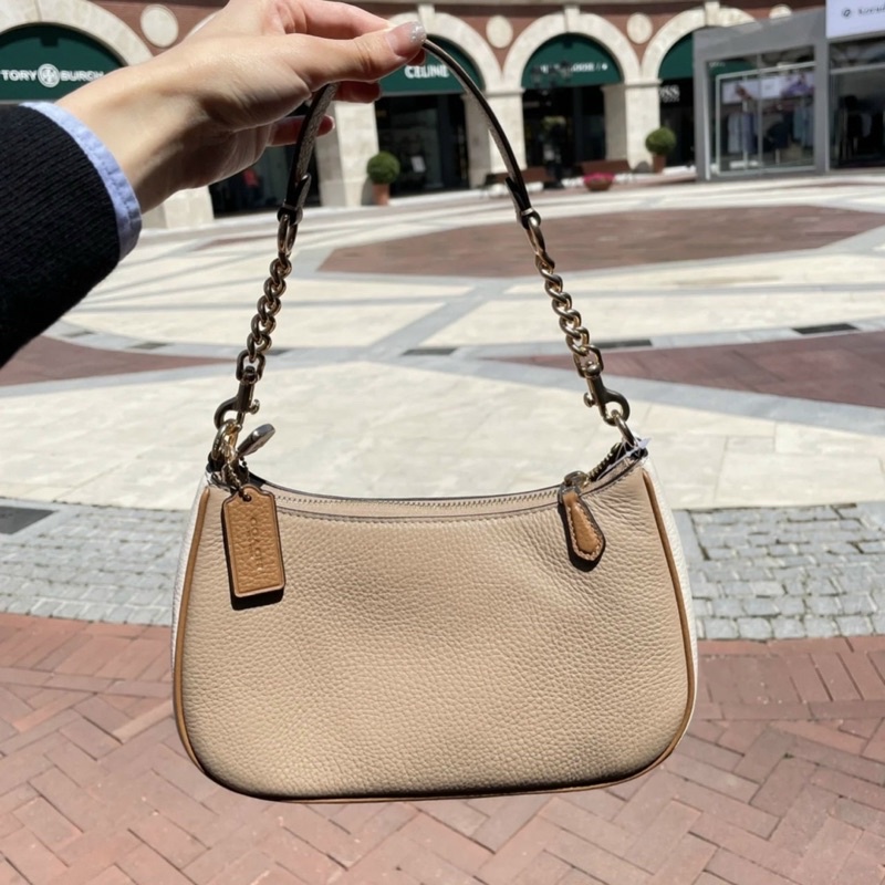 Túi Coach dáng thuyền mới nhất 2022