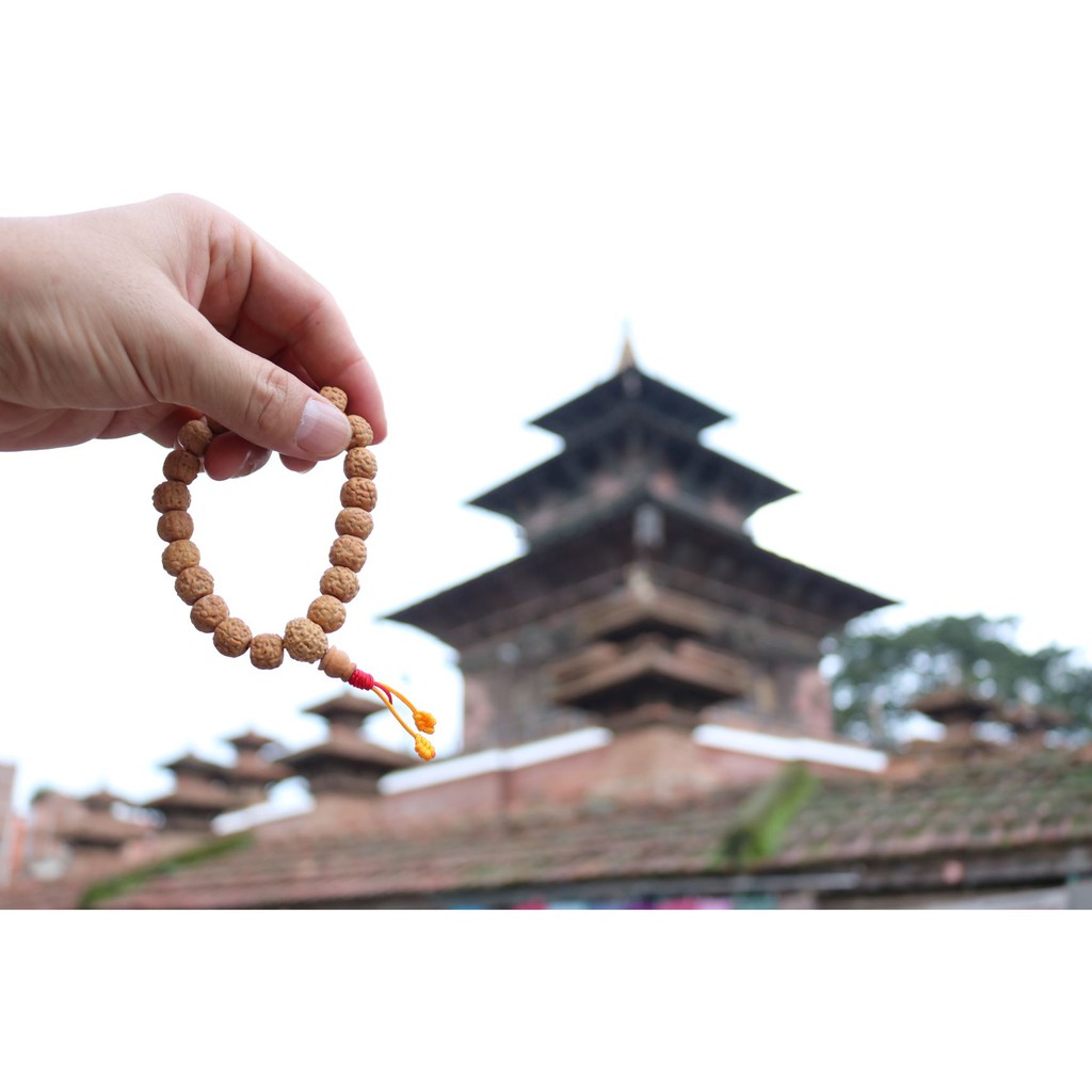 Vòng đeo tay bồ đề kim cang Nepal 8mm màu vàng tự nhiên (Rudraksha)