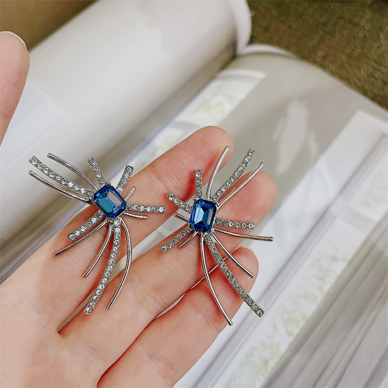 Khuyên Tai Hình Pháo Hoa Đính Đá Xanh Dương Độc Đáo