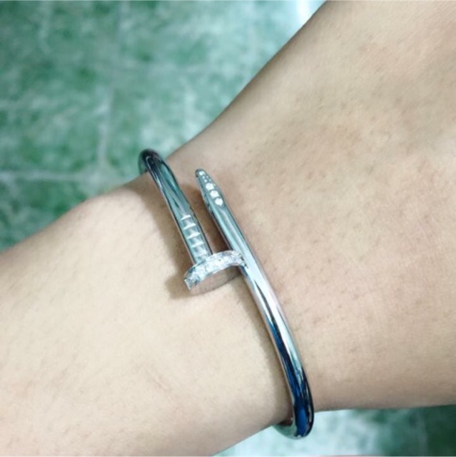 Vòng đinh đính đá full box cao cấp